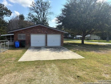 3 bedroom, 2 bath home in Seguin near the golf course. Beautiful on Golf Club of Seguin in Texas - for sale on GolfHomes.com, golf home, golf lot