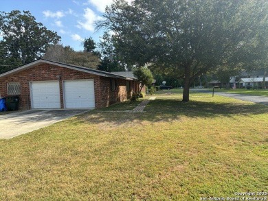 3 bedroom, 2 bath home in Seguin near the golf course. Beautiful on Golf Club of Seguin in Texas - for sale on GolfHomes.com, golf home, golf lot