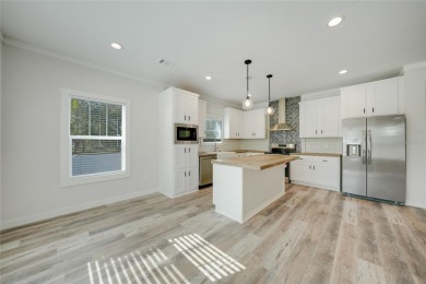Under contract-accepting backup offers. Cute as a button!!! This on Bobcat Trail Golf Club in Florida - for sale on GolfHomes.com, golf home, golf lot