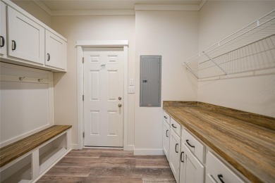 Under contract-accepting backup offers. Cute as a button!!! This on Bobcat Trail Golf Club in Florida - for sale on GolfHomes.com, golf home, golf lot