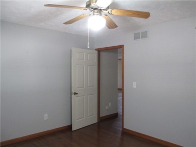 Move in ready Ranch home is waiting for YOU!! Well maintained 3 on Holiday Island Golf Course in Arkansas - for sale on GolfHomes.com, golf home, golf lot