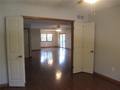 Move in ready Ranch home is waiting for YOU!! Well maintained 3 on Holiday Island Golf Course in Arkansas - for sale on GolfHomes.com, golf home, golf lot