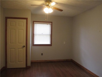 Move in ready Ranch home is waiting for YOU!! Well maintained 3 on Holiday Island Golf Course in Arkansas - for sale on GolfHomes.com, golf home, golf lot