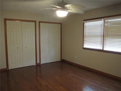 Move in ready Ranch home is waiting for YOU!! Well maintained 3 on Holiday Island Golf Course in Arkansas - for sale on GolfHomes.com, golf home, golf lot