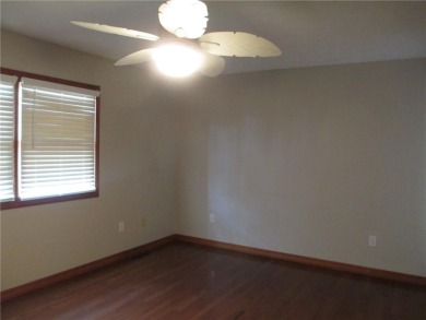 Move in ready Ranch home is waiting for YOU!! Well maintained 3 on Holiday Island Golf Course in Arkansas - for sale on GolfHomes.com, golf home, golf lot