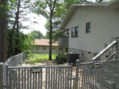 Move in ready Ranch home is waiting for YOU!! Well maintained 3 on Holiday Island Golf Course in Arkansas - for sale on GolfHomes.com, golf home, golf lot