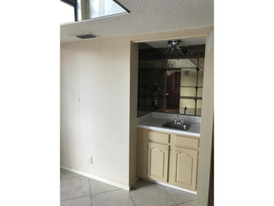 CORNER UNIT! VERY QUIET!  24/7 manned Gated community. Banyan on The President Country Club in Florida - for sale on GolfHomes.com, golf home, golf lot
