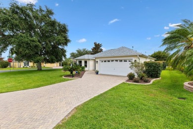 CORNER LOT IN THE VILLAGE OF SUNSET POINTE. This beautifully on The Links of Spruce Creek in Florida - for sale on GolfHomes.com, golf home, golf lot