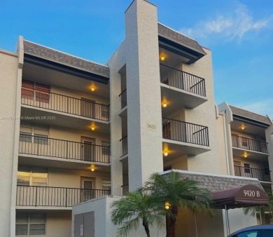 Beautiful 2/2 waterfront condo in the quiet Pine Island Ridge! on Pine Island Ridge Country Club in Florida - for sale on GolfHomes.com, golf home, golf lot