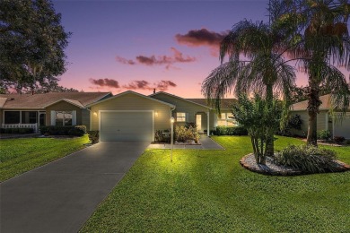 GORGEOUS, TURNKEY 2/2 Loredo with ENCLOSED, CLIMATE-CONTROLLED on The Links of Spruce Creek in Florida - for sale on GolfHomes.com, golf home, golf lot