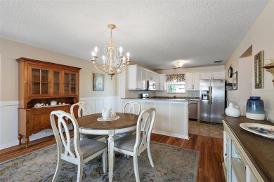 GORGEOUS, TURNKEY 2/2 Loredo with ENCLOSED, CLIMATE-CONTROLLED on The Links of Spruce Creek in Florida - for sale on GolfHomes.com, golf home, golf lot
