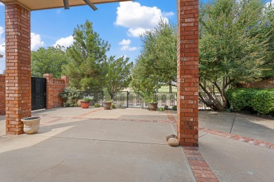 Gorgeous executive garden home located on Lakeridge CC Estates on LakeRidge Country Club in Texas - for sale on GolfHomes.com, golf home, golf lot