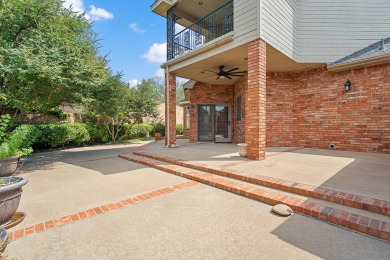 Gorgeous executive garden home located on Lakeridge CC Estates on LakeRidge Country Club in Texas - for sale on GolfHomes.com, golf home, golf lot