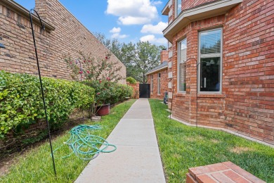 Gorgeous executive garden home located on Lakeridge CC Estates on LakeRidge Country Club in Texas - for sale on GolfHomes.com, golf home, golf lot