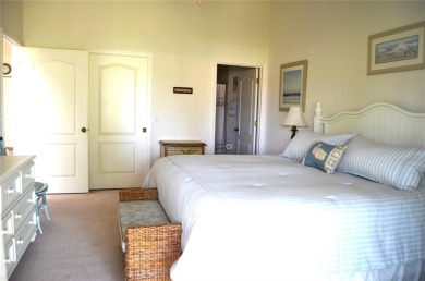 Motivated seller!  One owner, pet free, smoke free,  move-in on Pinemoor West Golf Club in Florida - for sale on GolfHomes.com, golf home, golf lot
