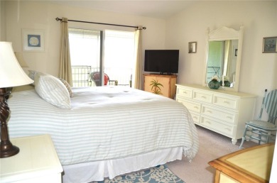 Motivated seller!  One owner, pet free, smoke free,  move-in on Pinemoor West Golf Club in Florida - for sale on GolfHomes.com, golf home, golf lot