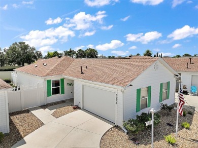 WOW! ONE-OWNER 2 bedroom, 2 bath Courtyard Villa! MOVE-IN READY on The Links of Spruce Creek in Florida - for sale on GolfHomes.com, golf home, golf lot