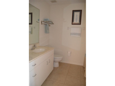 Motivated seller!  One owner, pet free, smoke free,  move-in on Pinemoor West Golf Club in Florida - for sale on GolfHomes.com, golf home, golf lot