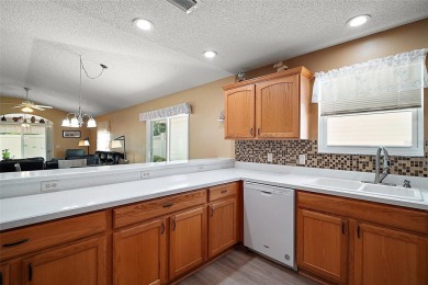 WOW! ONE-OWNER 2 bedroom, 2 bath Courtyard Villa! MOVE-IN READY on The Links of Spruce Creek in Florida - for sale on GolfHomes.com, golf home, golf lot
