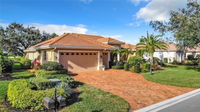 This Peterson custom-built 3 BR home is a golfer's dream house on The Venice Golf and Country Club in Florida - for sale on GolfHomes.com, golf home, golf lot