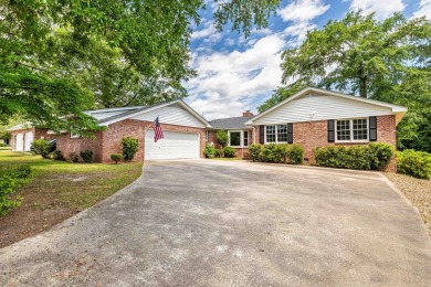 MAKE EVERY DAY A VACATION DAY! LOCATED IN SANTEE COOPER RESORT on Santee-Cooper Country Club in South Carolina - for sale on GolfHomes.com, golf home, golf lot