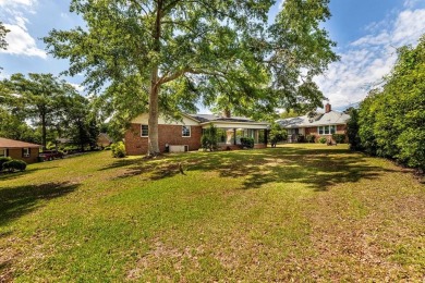 MAKE EVERY DAY A VACATION DAY! LOCATED IN SANTEE COOPER RESORT on Santee-Cooper Country Club in South Carolina - for sale on GolfHomes.com, golf home, golf lot