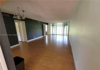 Fantastic 2/2 in Palm Aire, few mins walk to all amenities on Palm-Aire Country Club and Resort - Palms in Florida - for sale on GolfHomes.com, golf home, golf lot