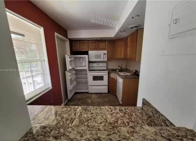 Fantastic 2/2 in Palm Aire, few mins walk to all amenities on Palm-Aire Country Club and Resort - Palms in Florida - for sale on GolfHomes.com, golf home, golf lot