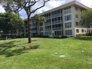 Fantastic 2/2 in Palm Aire, few mins walk to all amenities on Palm-Aire Country Club and Resort - Palms in Florida - for sale on GolfHomes.com, golf home, golf lot