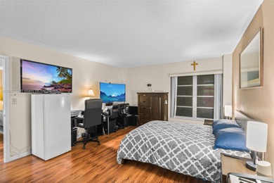 All ages welcome! Come see this beautifully updated 1/1 with on Inverrary Country Club in Florida - for sale on GolfHomes.com, golf home, golf lot