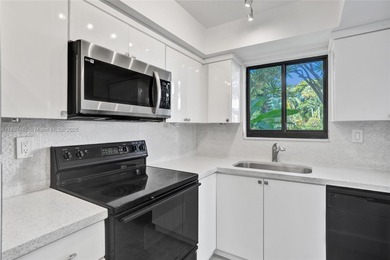 Beautiful Corner Villa/Condo overlooking Turnberry Golf Course! on Turnberry Isle Resort and Club in Florida - for sale on GolfHomes.com, golf home, golf lot