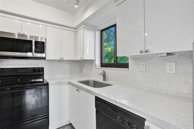 Beautiful Corner Villa/Condo overlooking Turnberry Golf Course! on Turnberry Isle Resort and Club in Florida - for sale on GolfHomes.com, golf home, golf lot