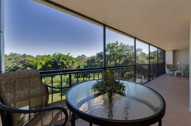 Lovely 2 bedroom, 2 bath updated condominium in the historic on Belleair Country Club in Florida - for sale on GolfHomes.com, golf home, golf lot