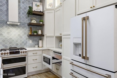 Here is the Pinetop Cabin you have been waiting for! Beautifully on Pinetop Lakes Golf and Country Club in Arizona - for sale on GolfHomes.com, golf home, golf lot