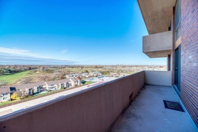 Save money the day you move in with (1) all windows recently on Maple Meadows Golf Club in Illinois - for sale on GolfHomes.com, golf home, golf lot