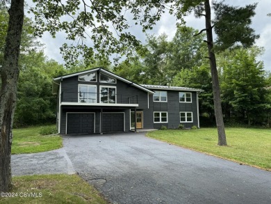 Beautifully Renovated 5BR/3 BA home overlooking the 8th hole of on Bucknell Golf Club in Pennsylvania - for sale on GolfHomes.com, golf home, golf lot