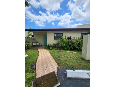 Renovated one story townhouse in GROVE VILLA.  Offers 3 bedrooms on Miccosukee Golf and Country Club in Florida - for sale on GolfHomes.com, golf home, golf lot