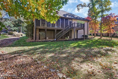 Welcome home to this beautiful 3-bedroom, 2.5-bath brick and on Heatherhurst Golf Course in Tennessee - for sale on GolfHomes.com, golf home, golf lot