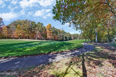 Welcome home to this beautiful 3-bedroom, 2.5-bath brick and on Heatherhurst Golf Course in Tennessee - for sale on GolfHomes.com, golf home, golf lot