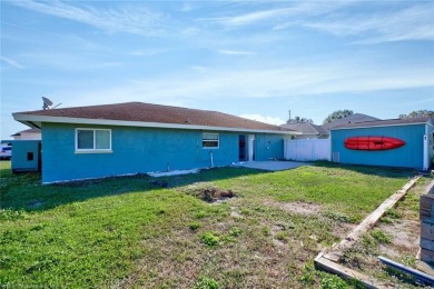 *NEW ROOF ON SCHEDULED TO BE REPLACED ASAP* Prepare to fall in on River Greens Golf Course in Florida - for sale on GolfHomes.com, golf home, golf lot