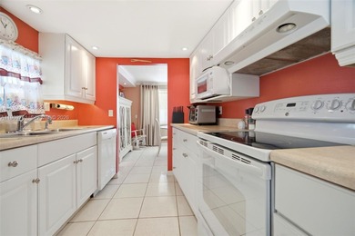 BEAUTIFUL AND SPACIOUS 3-BEDROOM, 2-BATH HOME OFFERING 1,436 SQ on The Club at Emerald Hills in Florida - for sale on GolfHomes.com, golf home, golf lot