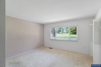 Salemtowne 55+ Community  3 big windows to view the Golf Course on Salemtowne Golf Club in Oregon - for sale on GolfHomes.com, golf home, golf lot