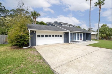 SUPER MOTIVATED! SELLER SAYS MAKE OFFER! SELL, SELL, SELL! on Holiday Golf Club in Florida - for sale on GolfHomes.com, golf home, golf lot