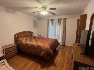 This 3 Bedroom 2 Bath home located in the Lakeside School on Hot Springs Golf and Country Club in Arkansas - for sale on GolfHomes.com, golf home, golf lot