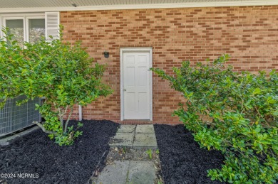 Splendid 3 bedroom, 2.5 bath brick ranch golf course home that on Minnesott Golf and Country Club in North Carolina - for sale on GolfHomes.com, golf home, golf lot