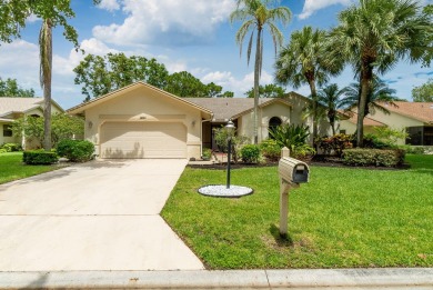 FANTASTIC APPROACH TO DETACHED HOME ON OVERSIZED LOT! Fabulous on Boca Delray Golf and Country Club in Florida - for sale on GolfHomes.com, golf home, golf lot