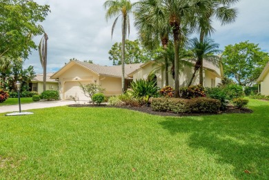 FANTASTIC APPROACH TO DETACHED HOME ON OVERSIZED LOT! Fabulous on Boca Delray Golf and Country Club in Florida - for sale on GolfHomes.com, golf home, golf lot