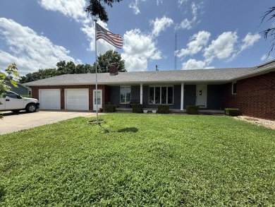 Golf Course & Lake Retreat in Stockton, MO!MOTIVATED SELLERS; on Stockton Country Club in Missouri - for sale on GolfHomes.com, golf home, golf lot