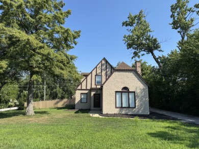 This Crete IL. BEAUTY is ready to for the perfect new owners! on Lincoln Oaks Golf Course in Illinois - for sale on GolfHomes.com, golf home, golf lot