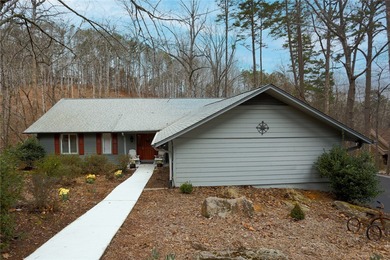 Welcome to 21 Starboard Tack, a 3BR/3BA home located in the on Keowee Key Golf and Country Club in South Carolina - for sale on GolfHomes.com, golf home, golf lot